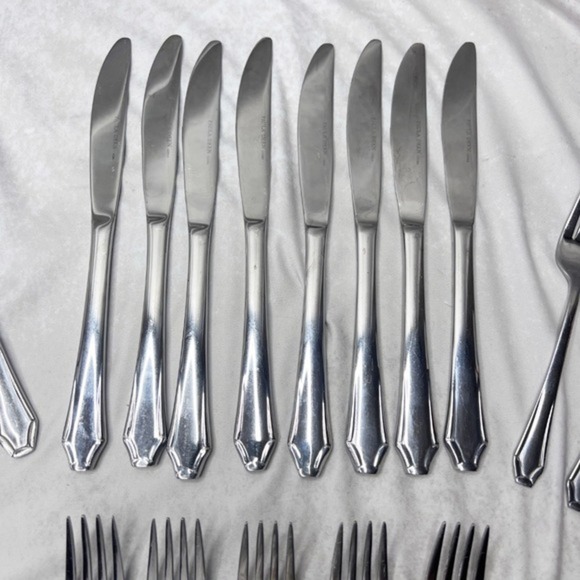 Paula Deen 24-Piece Stainless Steel Flatware Set Silverware - Picture 6 of 15